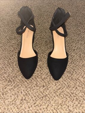 TOP Moda Black Pointed Toe Ankle Strap Heels 7.5